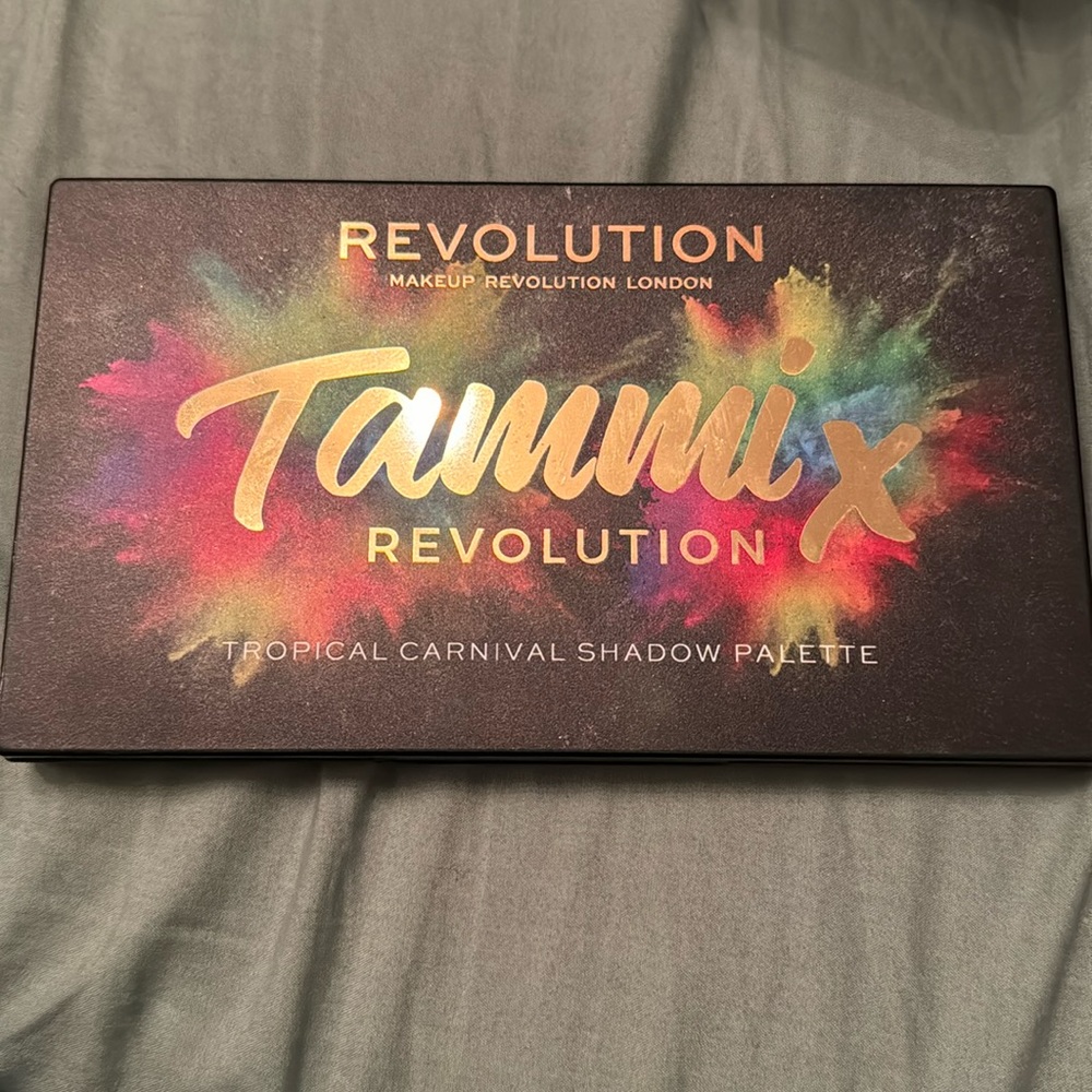 Makeup revolution Tammi Tropical Carnival palette